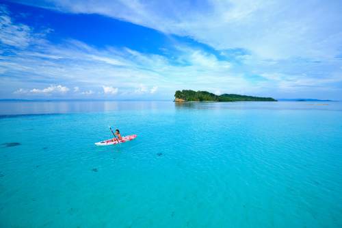 Kayak around islands